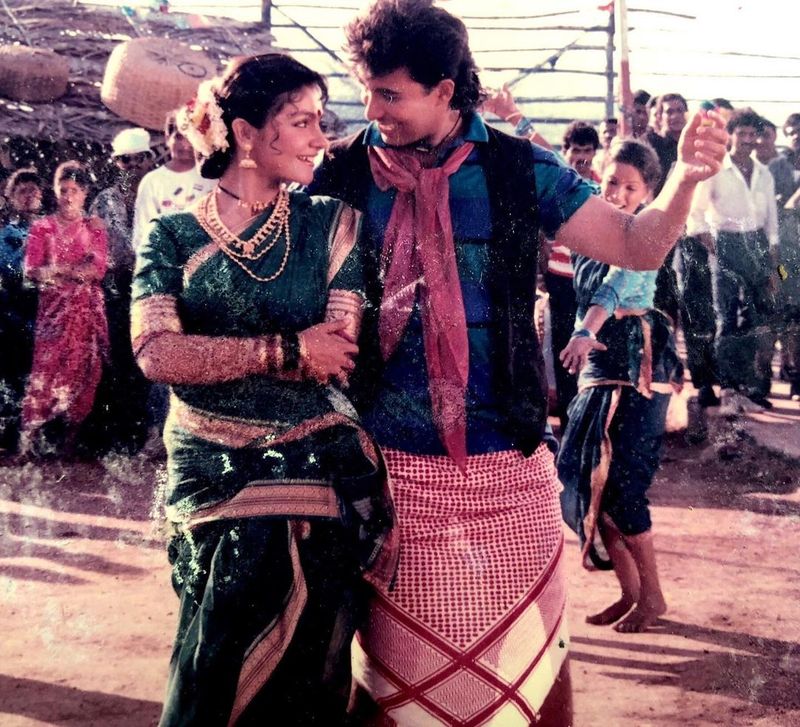 ఈ సినిమాను తన నిజ జీవితం నుంచి ప్రేరణ పొంది రూపొందించినట్లుగా మహేష్ భట్ పలు ఇంటర్య్వూలో వెల్లడించిన విషయం తెలిసిందే.