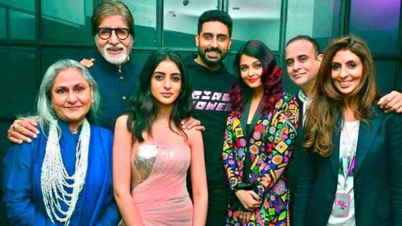 फिल्मों में ना आने को लेकर एक इंटरव्यू में श्वेता ने कहा था- मुझे कभी फिल्मों के ऑफर नहीं आए। ना ही मेरा चेहरा और आवाज हीरोइनों की तरह है। मुझे कैमरा फेस करना भी नहीं आता है। मैं जहां हूं और जो कर रही हूं उसमें खुश हूं।