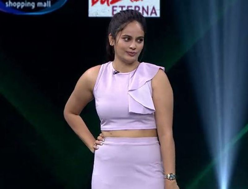 ఇదిలా ఉంటే `ఎక్కడికి పోతావు చిన్నవాడా` చిత్రంతో తెలుగులోకి ఎంట్రీ ఇచ్చిన ఈ కన్నడ భామ `శ్రీనివాస్ కళ్యాణం`, `బ్లఫ్ మాస్టర్`, `ప్రేమ కథా చిత్రం 2` చిత్రాల్లో మెరిసింది.
