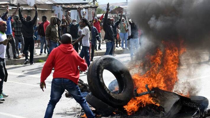 Extreme riots in South Africa .. Please save the Indians .. Screaming Vaiko. Extreme riots in South Africa .. Please save the Indians .. Screaming Vaiko.