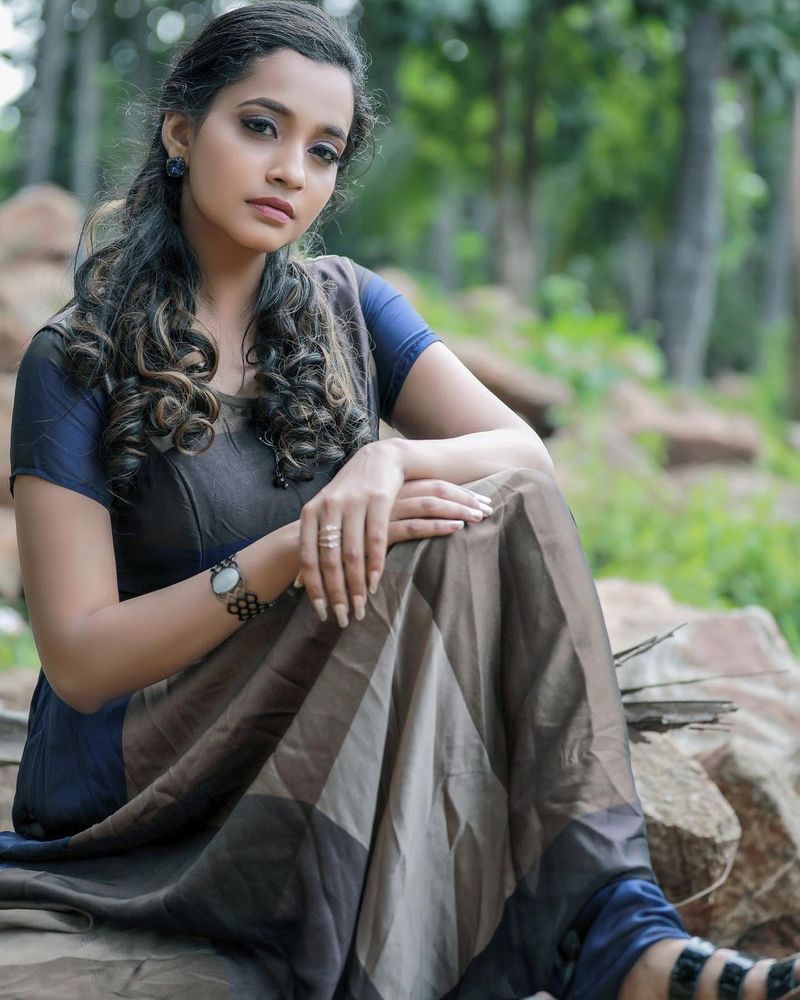 'எங்கள் வீட்டு மாப்பிள்ளை' நிகழ்ச்சி மூலம் ஆர்யாவை திருமணம் செய்து கொள்வதற்காக கிட்ட தட்ட, 10 ஆயிரத்திற்கும் மேற்பட்ட பெண்கள் விண்ணப்பித்தனர்.