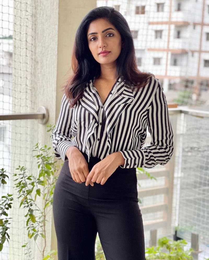 ఇదిలా ఉంటే ఈషా ఫోటోలపై క్రేజీ కామెంట్స్ చేస్తున్నారు తారలు. తన బెస్ట్ ఫ్రెండ్ శివాత్మిక రాజశేఖర్ స్పందించింది. ఈషాని ఇలా చూస్తుంటే పాట రాయాలనిపిస్తుందట.
