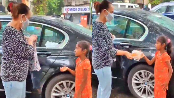 Alia Bhatt Mother Soni Razdan gave bread instead of money to the girl then she got trolled kpg Alia Bhatt Mother Soni Razdan gave bread instead of money to the girl then she got trolled kpg