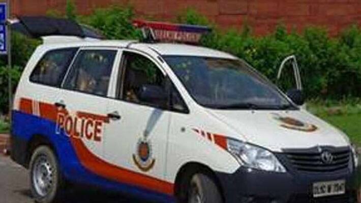Faridabad cops save woman from jumping off metro station, wins internet lns Faridabad cops save woman from jumping off metro station, wins internet lns