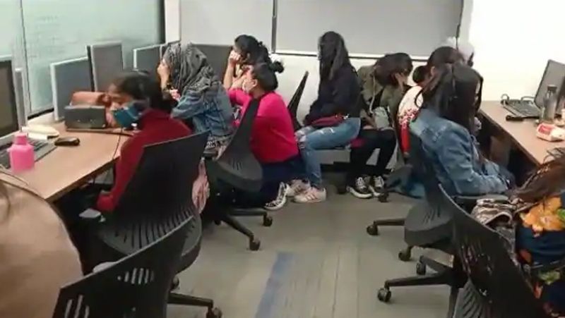 पुलिस ने कहा कि आरोपी अमेरिका में कस्टमर्स से यह दावा कर पैसे की ठगी कर रहे थे कि उनकी अमेजॉन आईडी हैक कर ली गई है।
