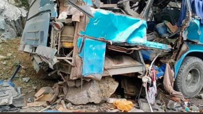 Pakistan Massive blast rips through bus, 6 Chinese nationals among several killed-dnm Pakistan Massive blast rips through bus, 6 Chinese nationals among several killed-dnm