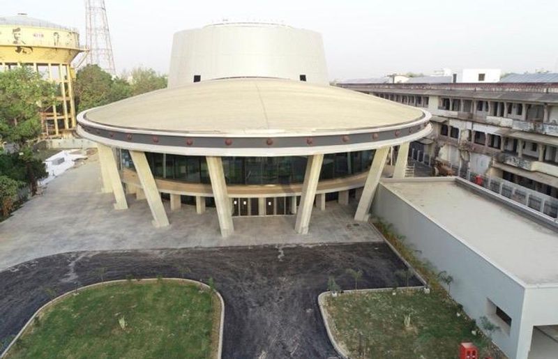 জাপানের সহায়তায় নির্মিত 'রুদ্রাক্ষ' নামে একটি আন্তর্জাতিক কোঅপারেশন ও কনভেনশন সেন্টার
