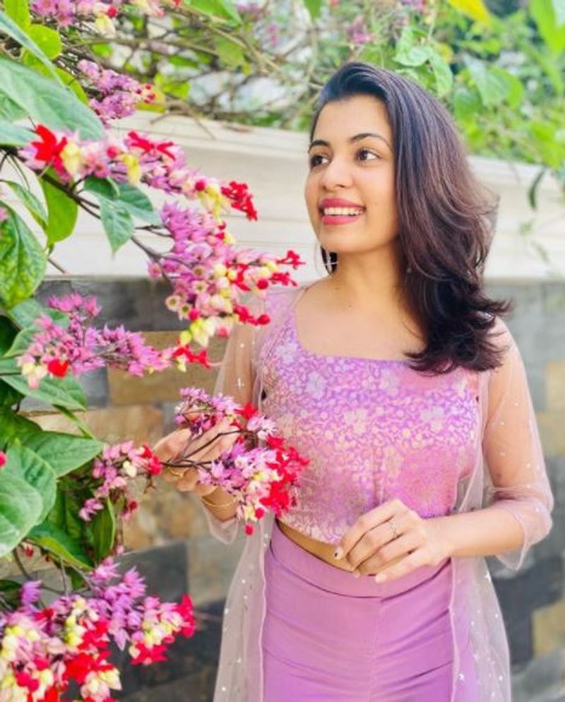 'Ozy Talkies' ಹೆಸರಿನ ಯುಟ್ಯೂಬ್ ಚಾನೆಲ್ ಹೊಂದಿದ್ದು, ಸಿಲ್ವರ್ ಬಟನ್ ಪಡೆದಿದ್ದಾರೆ.