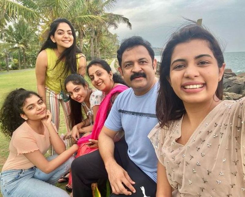 ಅಲ್ಲದೆ ಕೇರಳದಲ್ಲಿ ಅತಿ ಹೆಚ್ಚು ಜನಪ್ರಿಯತೆ ಪಡೆದಿರುವ ಕುಟುಂಬ ಎಂದು ಹುಡುಕಿದರೆ ನಟ ಕೃಷ್ಣಕುಮಾರ್ ಫ್ಯಾಮಿಲಿ ಎಂದು ತೋರಿಸುತ್ತದೆ.
