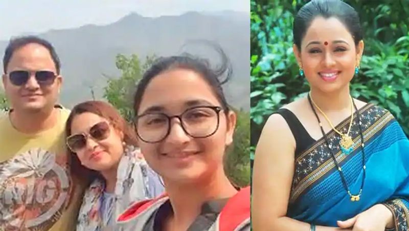 शो में माधवी भाभी का रोल करने वाली 44 साल की सोनालिका जोशी सिर्फ रील लाइफ में ही नहीं बल्कि रियल लाइफ में भी बिजनेस वुमन हैं। सीरियल में भले ही माधवी भाभी अचार और पापड़ बनाती हैं लेकिल असल जिंदगी में वो बिजनेस और फैशन डिजाइनिंग से जुड़ी हुई हैं और इससे उनकी करोड़ों की कमाई होती है। सोनालिका जोशी ने 5 अप्रैल, 2004 को समीर जोशी के साथ शादी की थी। दोनों की एक बेटी है, जिसका नाम आर्या जोशी है।
