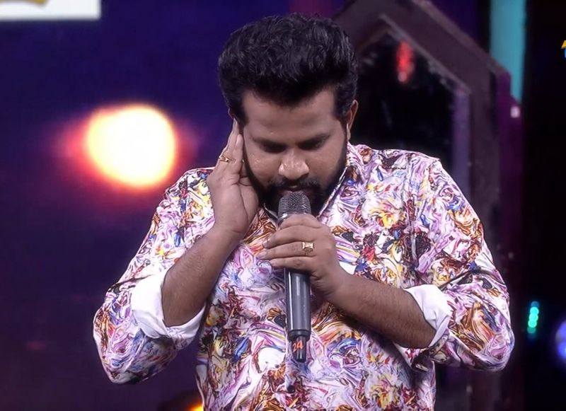 ఢీ లేటెస్ట్ ప్రోమోలో సుధీర్-రష్మీ, హైపర్ ఆది-దీపికా పిల్లి ల మధ్య జరిగిన మొబైల్ సంభాషణ జడ్జెస్ తో పాటు, ప్రేక్షకులకు వినోదం పంచింది.