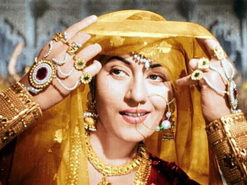 Madhubala's real name was Mumtaz Jehan Dehlavi, born in 1933 to a Pashtun family in Swabi, Pakistan. She was also called as “The Beauty with Tragedy”.