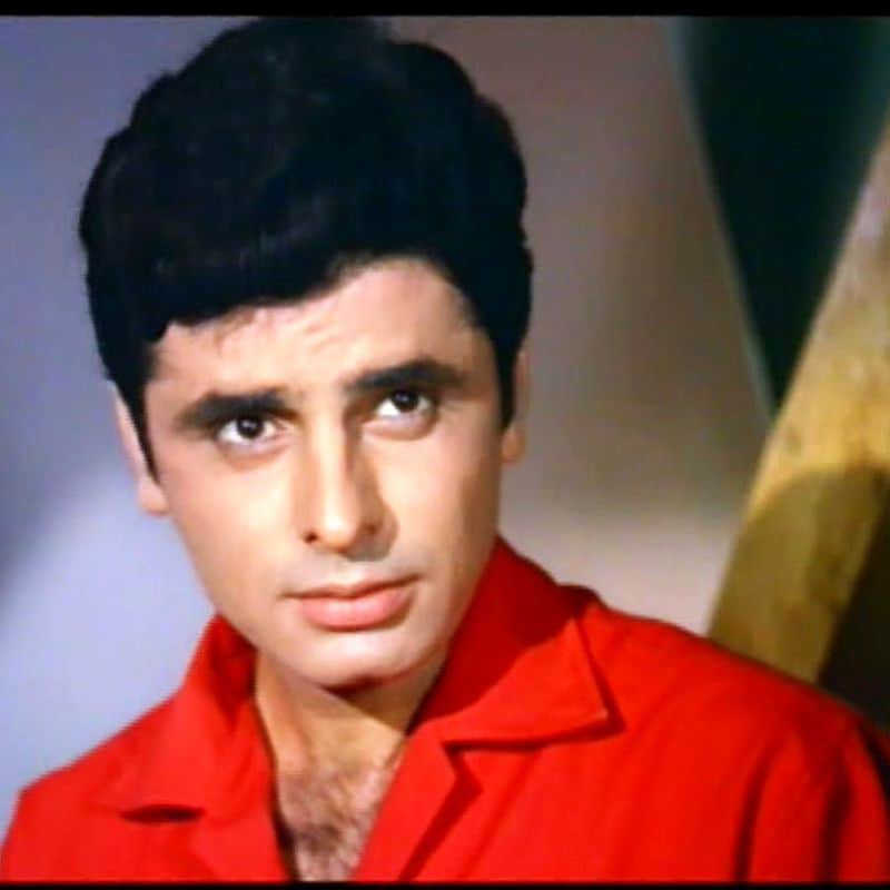 Sanjay's real name was Shah Abbas Khan. He started using the name Sanjay in his films. Later he suffixed his onscreen name with ‘Khan’.