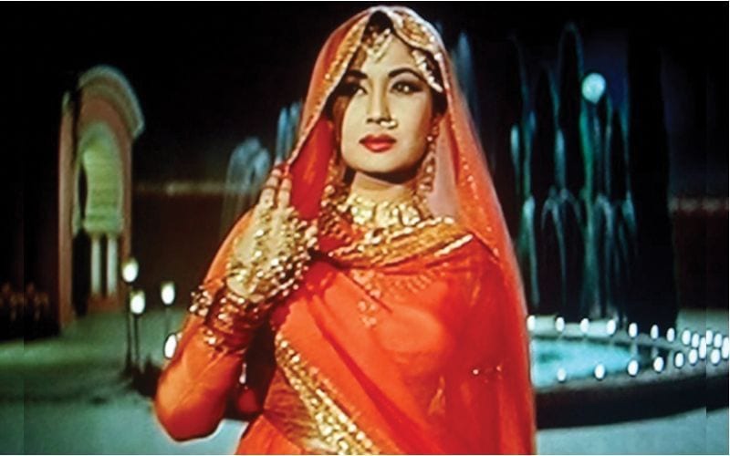 Meena Kumari was called the Tragedy Queen. Her real name is Mahjabeen Bano. Director Vijay Bhatt renamed her in 1939 to ‘Baby Meena’ when she acted as a child star. Her name later changed into Meena Kumari.