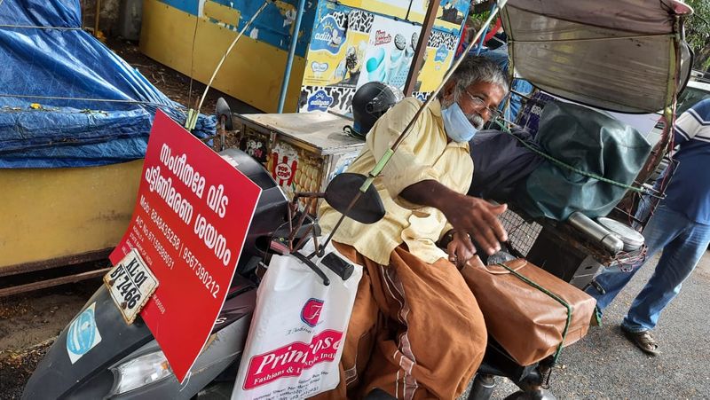 മരുമകനൊപ്പമായിരുന്നു ജീവിതം. പക്ഷേ, കാര്യങ്ങള് നമ്മുടെ കൈകളിലല്ലല്ലോയെന്ന് അദ്ദേഹം പറയുന്നു. മരുമകന് കിഡ്നി തകരാറായി ആശുപത്രിയിലായതോടെ റൊണാള്ഡ് വീണ്ടും തെരുവിലായി. തെരുവിന്റെ പാട്ടുകാരനായി. ആയിടക്കാണ് കൊറോണാ രോഗാണുവിന്റെ വ്യാപനവും.
