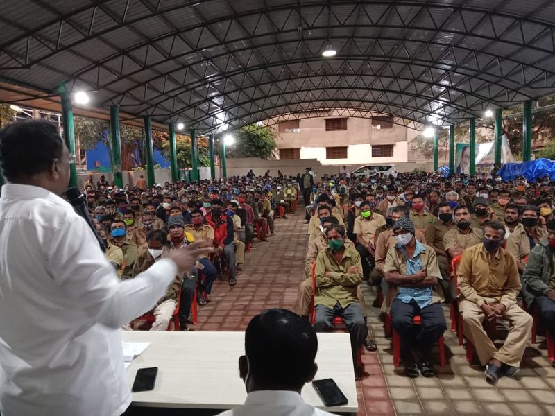 ಇದೇ ಸಂದರ್ಭದಲ್ಲಿ ಮಾತನಾಡಿದ ಮಾನ್ಯ ಶಾಸಕರು ಕೋವಿಡ್ ಸಂದರ್ಭದಲ್ಲಿ ಲಾಕ್ ಡೌನ್ ಮಾಡಿದ ಕಾರಣ ಹಲವು ಕುಟುಂಬಗಳು ಜೀವನ ನಿರ್ವಹಣೆ ಮಾಡುವುದು ದುಸ್ತರವಾಗಿತ್ತು. 