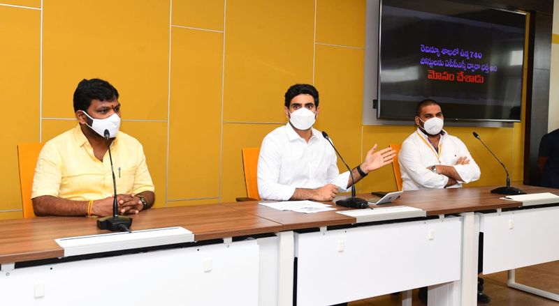 ''చంద్రబాబు ప్రభుత్వం 15.45లక్షల కోట్ల పెట్టుబడులను ఆకర్షించి 32లక్షల ఉద్యోగాల కల్పనకు ఎంఓయూలు చేసుకుంది. టిడిపి హయాంలో 5లక్షల కోట్ల పెట్టుబడులతో పరిశ్రమలు స్థాపించి, 5.13లక్షల మందికి ప్రైవేటు రంగంలో ఉపాథి కల్పించారని వైసిపి ప్రభుత్వమే అధికారికంగా ప్రకటించింది.చంద్రబాబు పాలనలో కియా, హీరో, అపోలో టైర్స్, ఫ్యాక్స్ కాన్, డిక్సన్ లాంటి అనేక కంపెనీలు వచ్చాయి. మోదీ మెడలు వంచి ప్రత్యేక హోదా తెస్తా, ఉద్యోగాలు ఇస్తా అన్నారు.ఇప్పుడు కేసుల మాఫీ కోసం మోదీ కాళ్ళు పట్టుకుంటున్నారు'' అన్నారు.