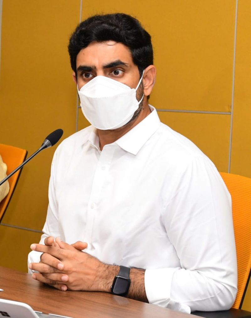 ''కర్నూలు జిల్లా చనుగొండ్ల గ్రామానికి చెందిన నిరుద్యోగ యువకుడు గోపాల్ ఆత్మహత్య చేసుకున్నాడు. కర్నూలు జిల్లా గోపాలనగరం గ్రామానికి చెందిన నాగేంద్రప్రసాద్ బీఈడీ పూర్తిచేసి టీచర్ ఉద్యోగం సాధించాలనే కల కన్నారు. ఉద్యోగం రాకపోవడంతో ఆత్మహత్యకు పాల్పడటం బాధాకరం. నాగేంద్రప్రసాద్ తల్లి జయలక్ష్మమ్మ గారిని నిన్న కలిసాను. ఆమె బాధ చూసిన తరువాత నాకు కన్నీరు ఆగలేదు. ఆత్మహత్యలు సమస్యలకు పరిష్కారం కానే కాదు. నిరుద్యోగులారా నిరుత్సాహ పడకండి కలిసి పోరాడుదాం'' అని పిలుపునిచ్చారు.