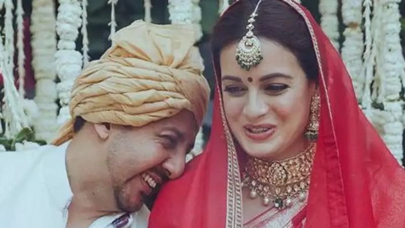 उन्होंने कहा था- हम लोग कभी भी प्रेग्नेंसी ऐसे अनाउंस नहीं करते जब तक कि हमें मेडिकल रीजन्स के हिसाब से सेफ ना लगे। ये खबर मेरी जिंदगी की सबसे बड़ी खुशखबरी है। मैंने ऐसा होने के लिए ना जाने कितने सालों तक इंतजार किया। कोई सवाल ही नहीं उठता है कि मेडिकल रीजन के इतर मैं किसी भी वजह से अपनी इस खुशखबरी को छुपाऊं।