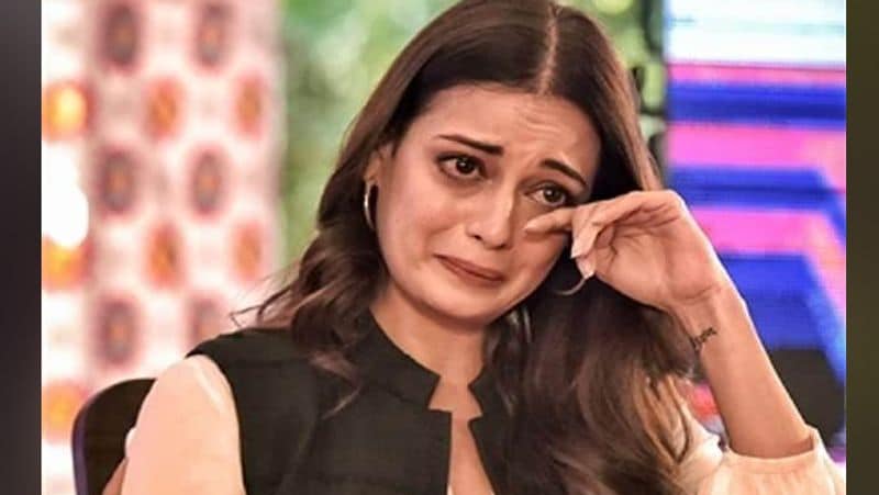 इतना ही नहीं दीया ने कहा था- मां बनना दुनिया का सबसे बड़ा गिफ्ट है। इस फीलिंग को बयां करने के लिए किसी भी तरह की शर्म नहीं होनी चाहिए। एक महिला होने के नाते हमें अपनी च्वाइस का विशेष रूप से ध्यान रखना चाहिए। हम सिंगल रहना चाहते हैं, पेरेंट्स बनना चाहते हैं, बच्चा चाहते हैं या शादी करना चाहते हैं ये सबकुछ आखिरकार खुद के द्वारा लिया हुआ फैसला ही होना चाहिए।