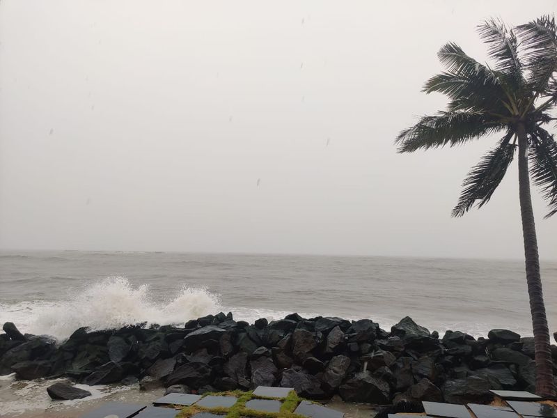 ಉಳ್ಳಾಲದ ಬಟ್ಟಪಾಡಿ, ಸೋಮೇಶ್ವರ, ಉಚ್ಚಿಲ ಕಡಲ ಕಿನಾರೆಯಲ್ಲಿ ಅಬ್ಬರ