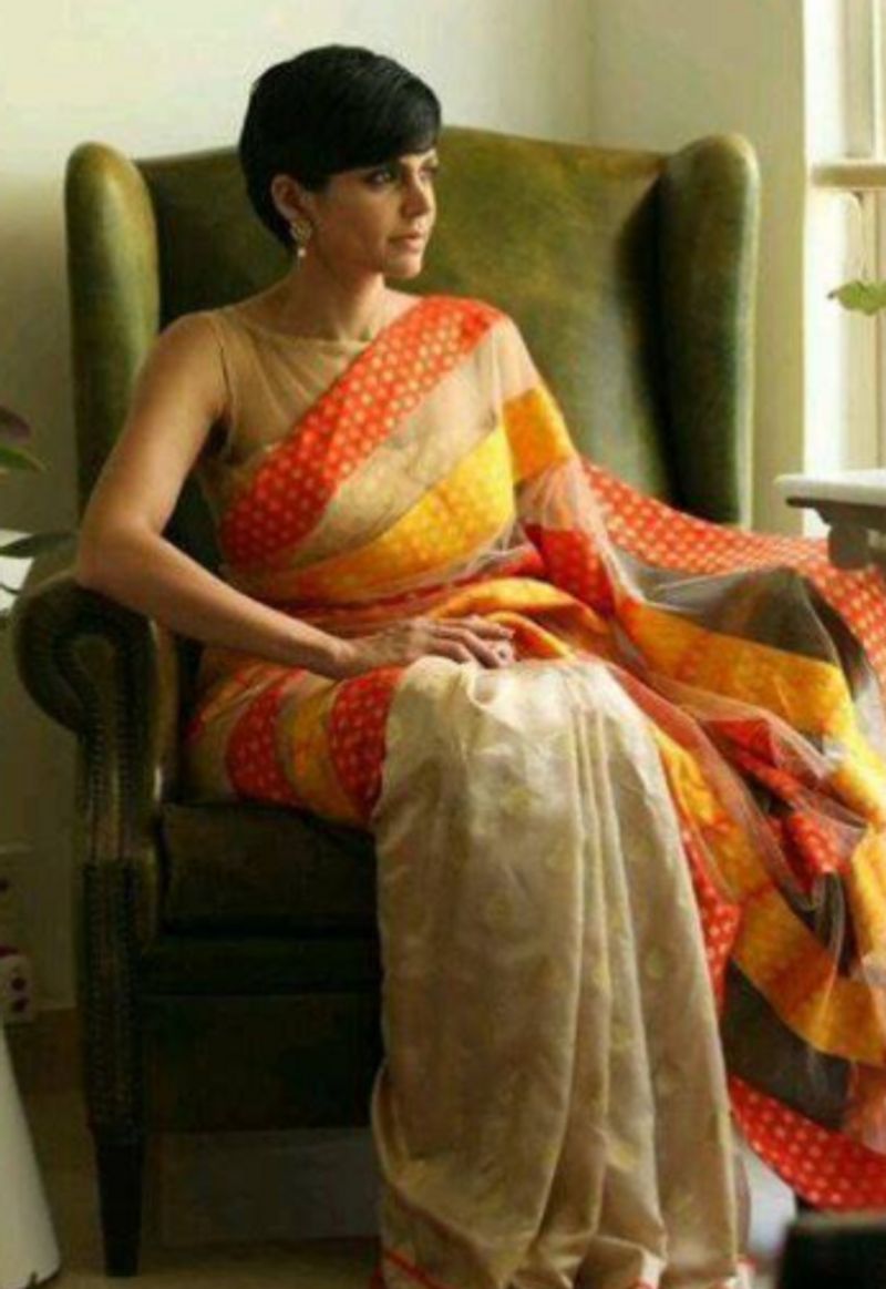 ഷാദി കാ ലഡൂവില് മന്ദിരാ ബേദി അഭിനയിച്ചിട്ടുണ്ടുമുണ്ട്.
കൊവിഡ് മഹാമാരിയുടെ രണ്ടാംവരവിന്റെ ഈ കാലത്ത്, എല്ലാവരും മാസ്ക് ധരിച്ചും സാനിറ്റൈസ് ചെയ്തും സാമൂഹ്യ അകലം പാലിച്ചും വാക്സിന് എടുത്തും പ്രതിരോധത്തിന് തയ്യാറാവണമെന്ന് ഏഷ്യാനെറ്റ് ന്യൂസ് അഭ്യര്ത്ഥിക്കുന്നു. ഒന്നിച്ച് നിന്നാല് നമുക്കീ മഹാമാരിയെ തോല്പ്പിക്കാനാവും. #BreakTheChain #ANCares #IndiaFightsCorona.
