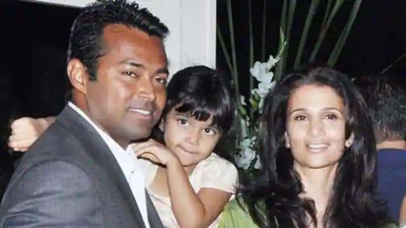 रिया की मानें तो उन्होंने 2005 में ही पेस से शादी कर ली थी। दोनों की एक बेटी है, जिसका नाम आयना है। लेकिन, लिएंडर ने कभी इस बात को नहीं माना कि उन्होंने रिया से शादी की थी।