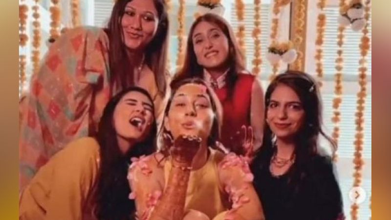 बता दें कि राहुल-दिशा की संगीत सेरेमनी का आयोजन 15 जुलाई यानी गुरुवार रात को किया जाएगा। इस सेरेमनी में परफॉर्म करने के लिए कपल ने खास तैयारी कर रखी है। संगीत में कुछ खास दोस्त और परिवारवाले शामिल होंगे। 