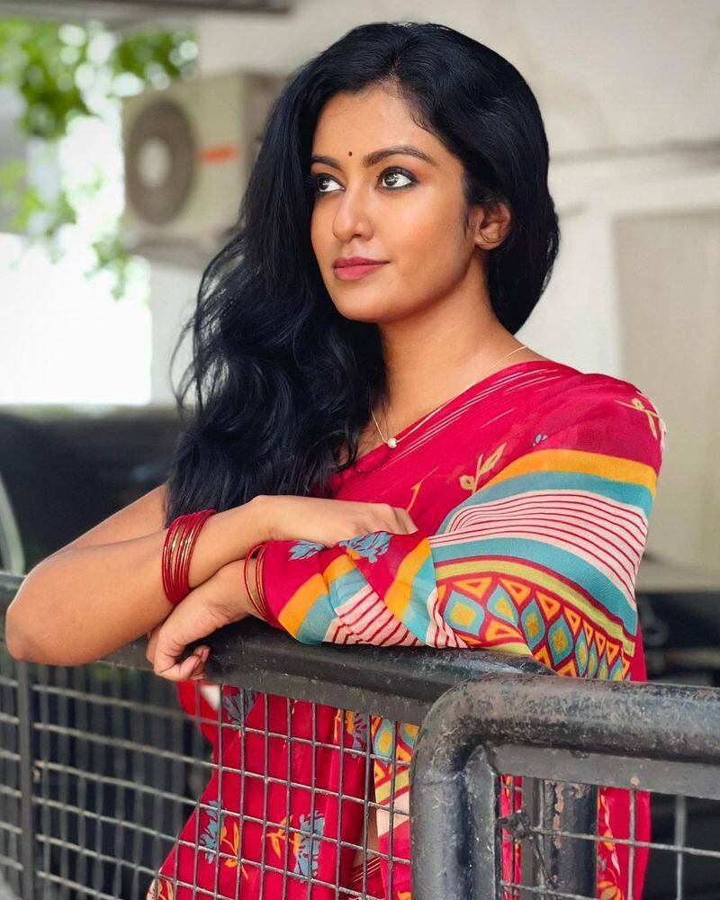 Bharathi Kannamma serial actress Roshni missed two super hit movie opportunities