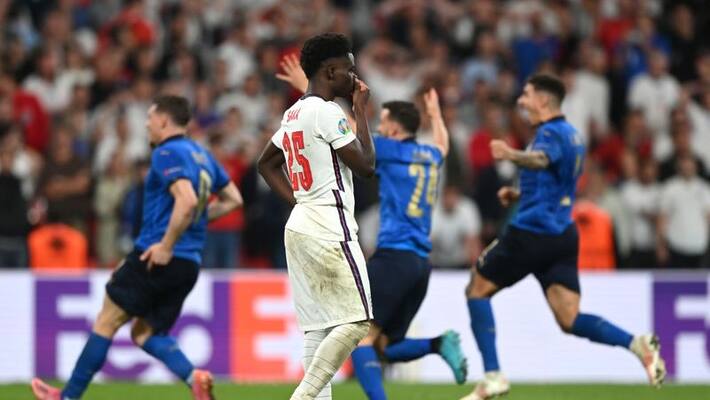 England Teenager Bukayo Saka pens strong note after racial abuse England Teenager Bukayo Saka pens strong note after racial abuse