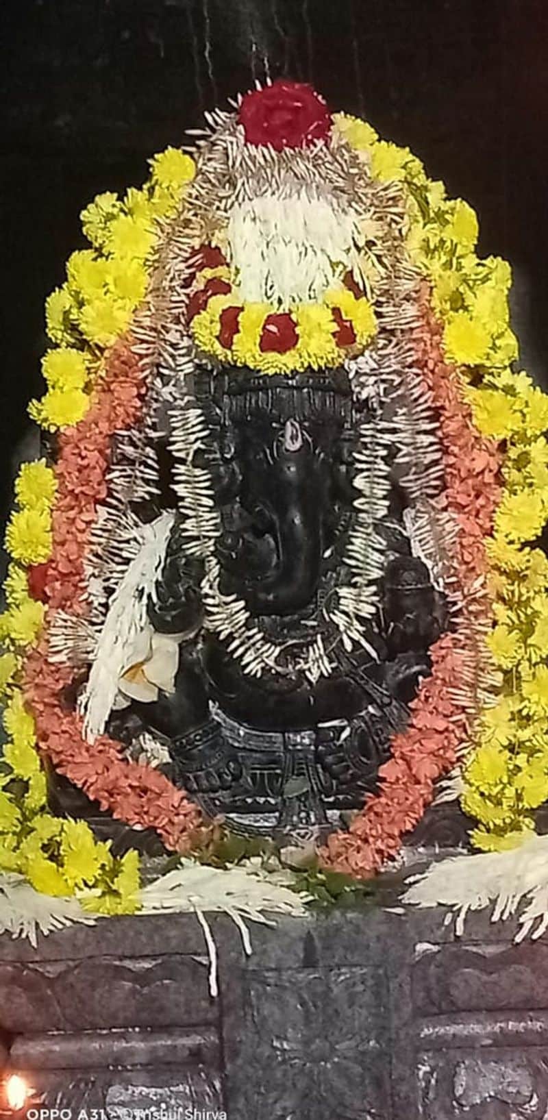 ಗ್ಯಾಬ್ರಿಯಲ್ ನಜ್ರೆತ್, ದೇವಳ ನಿರ್ಮಾಣದ ಉಸ್ತುವಾರಿ ನಾಗೇಶ ಹೆಗ್ಡೆ ಉಭಯ ಶ್ರೀಗಳನ್ನು ಸ್ವಾಗತಿಸಿ ಪಾದಪೂಜೆ ನೆರವೇರಿಸಿದರು.