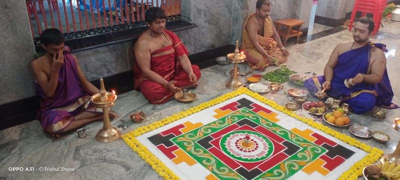 ಜ್ಯೋತಿಷ್ಯ ವಿದ್ವಾನ್ ಕನ್ನರ್ಪಾಡಿ ಸಂದೀಪ್ ಉಪಾಧ್ಯಾಯ ನೇತೃತ್ವದಲ್ಲಿ ಧಾರ್ಮಿಕ ಕಾರ್ಯಕ್ರಮಗಳು ನಡೆದವು. ಪಲಿಮಾರು ಮಠದ ಹಿರಿಯ ವೈದಿಕರಾದ ಗಿರೀಶ್ ಉಪಾಧ್ಯಾಯ, ಪಡುಬೆಳ್ಳೆ ಪರಶುರಾಮ ಭಟ್ ಮತ್ತಿತರರಿದ್ದರು.