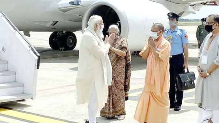 PM Modi giving great respect to women PM Modi giving great respect to women