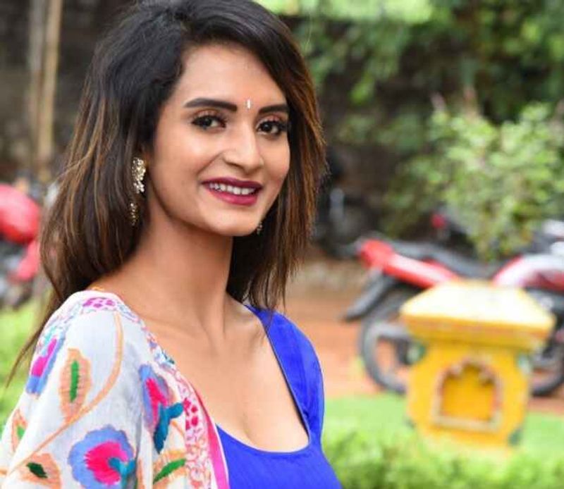 30 ఇయర్స్ ఇండస్ట్రీ పృథ్వీ విషయానికి వస్తే ఎక్కడికి వెళ్లినా వివాదాలు మాత్రం వీడటం లేదు. కమెడియన్గా సత్తా చాటి పొలిటికల్ టర్న్ తీసుకుని వైసీపీ పార్టీ తరుపున ఎస్వీబీసీ చైర్మన్ అయిన పృథ్వీ.. కొంతకాలానికి ఆ పదవిని ఊడగొట్టుకున్నాడు.