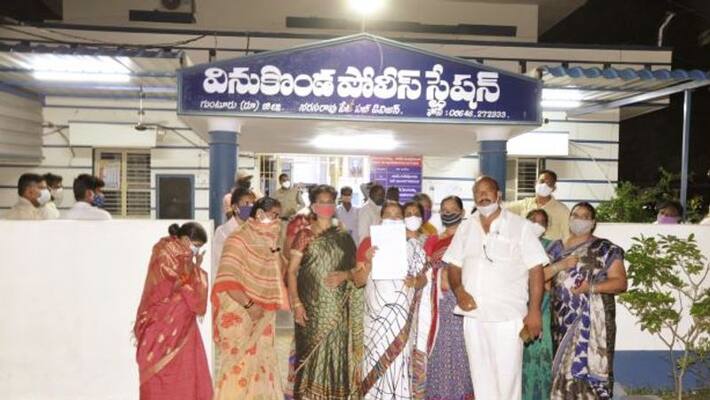Womens files complaint against vinukonda municipal commssioner akp Womens files complaint against vinukonda municipal commssioner akp