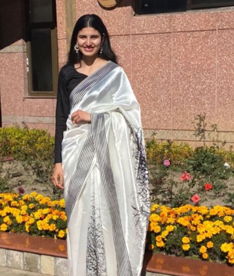 ಆದರೆ ಯುಪಿಎಸ್ಸಿ ಪರೀಕ್ಷೆಯನ್ನು ಪಾಸ್ ಮಾಡುವತ್ತ ಗಮನಹರಿಸಿ ಐಎಎಸ್ ಅಧಿಕಾರಿಯಾಗಿದ್ದರಿಂದ ಅವರು ಐಐಎಂ ಪ್ರವೇಶ ಪಡೆಯಲಿಲ್ಲ.