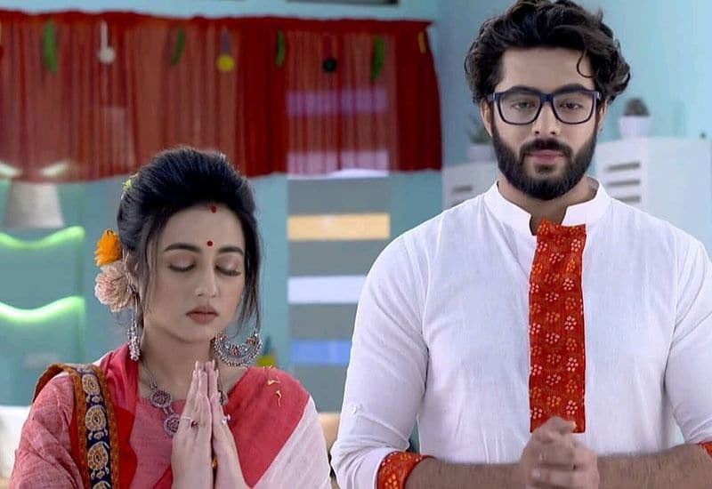 কয়েকমাস আগেই দর্শকদের সামনে নতুন রূপে হাজির হয়েছিলেন সকলের প্রিয় রাধিকা -কর্ণ। তবে তাতেও মন গলেনি দর্শকদের।