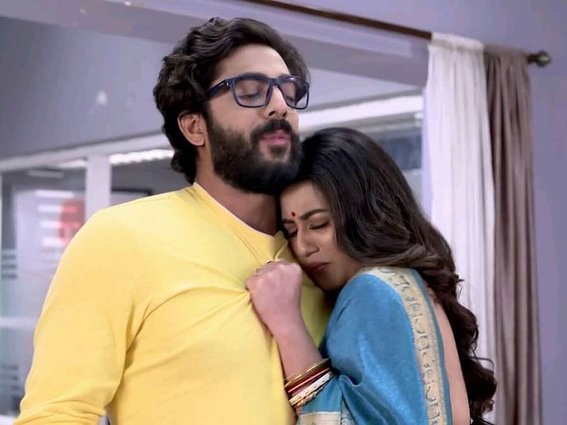 ফের জট কাটিয়ে নতুন করে শুরু হয়েছে সিরিয়ালের শুটিং। নয়া উদ্দমে শুরু হলেও অবশেষে বন্ধ হতে চলেছে জি বাংলার একসময়কার হিট ধারাবাহিক 'কী করে বলব তোমায়'।
