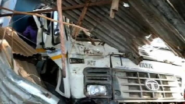 4 killed in tragic road accident in Murshidabad bpsb 4 killed in tragic road accident in Murshidabad bpsb
