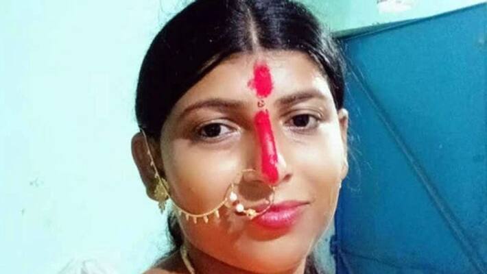 Bride dies snake bite during wedding ceremony in jharkhand pwa Bride dies snake bite during wedding ceremony in jharkhand pwa