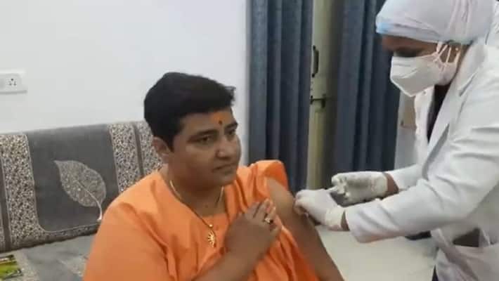Madhya Pradesh MP Pragya Thakur took vaccine of Covid 19 at home Criticizing by Congress bsm Madhya Pradesh MP Pragya Thakur took vaccine of Covid 19 at home Criticizing by Congress bsm