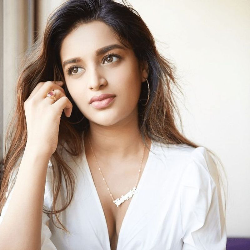 ఇలా చేస్తూ కచ్చితంగా అవి చౌకబారు పనులు అవుతాయి. అలా చేసి దిగజారకండి` అని పేర్కొంది నిధి. అయితే నిధికి అంతగా మండిపోయేలా చేసిన ఫోటో ఏంటో పంచుకోలేదు నిధి. ఒకవేళ పంచుకుంటే మళ్లీ అది పెద్ద రచ్చ అవుతుందో ఏమో, మొత్తానికి సస్పెన్స్ తో కూడిన వార్నింగ్ ఇచ్చింది.