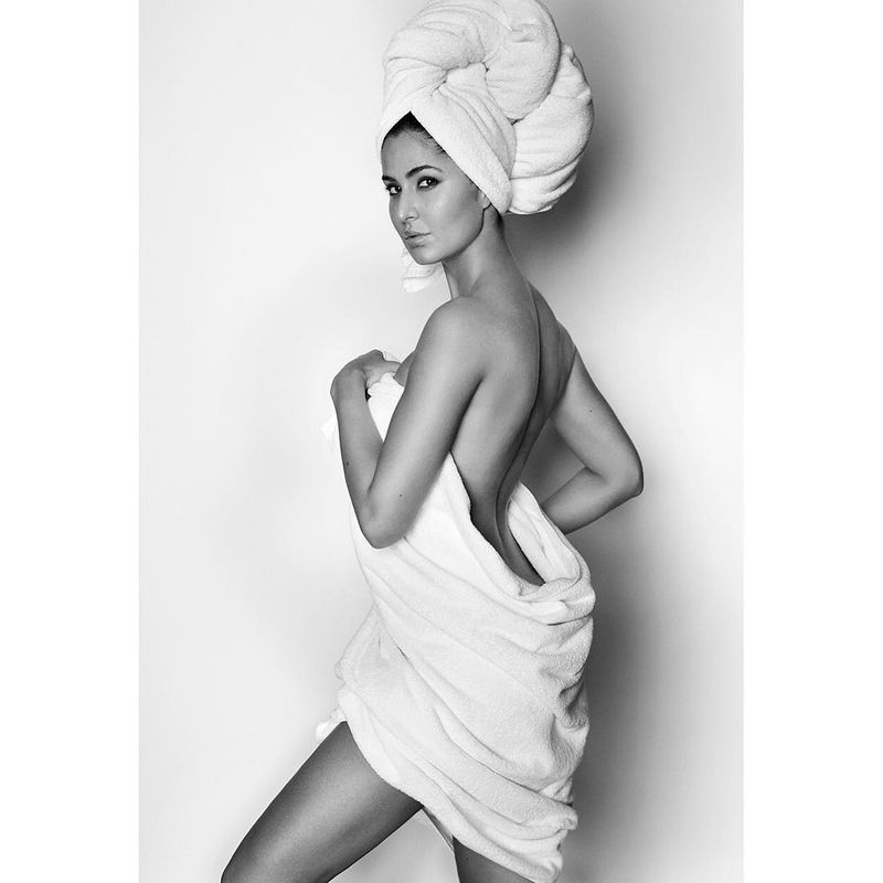 Katrina Kaif
Take a bow! Its Katrina Kaif posing backless and looking like a diva.