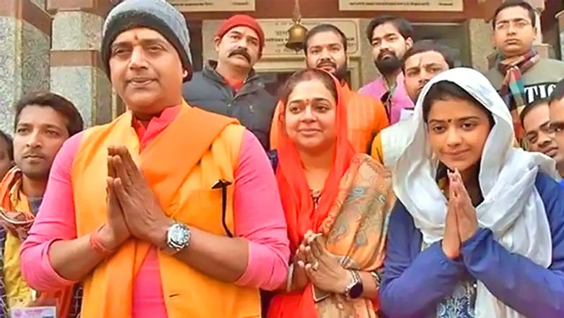 रीवा दिग्गज एक्टर नसीरूद्दीन शाह के प्ले ग्रुप के साथ एक साल तक एक्टिंग कर चुकी हैं। उन्होंने अमेरिका के एक्टिंग इंस्टीट्यूट से डेढ़ साल तक एक्टिंग की क्लासेस भी ली हैं। रीवा ने ढाई साल तक डांस सीखा है।