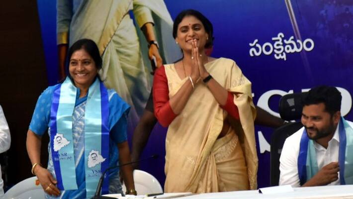Jagan Reddys Sisters Sharmila Foot March in Telangana In Challenge To KCR Jagan Reddys Sisters Sharmila Foot March in Telangana In Challenge To KCR