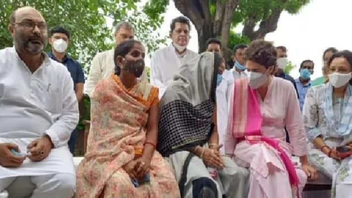 Uttar Pradesh, Priyanka Gaandhi reached lakhimpur to meet women molested during block elections KPR Uttar Pradesh, Priyanka Gaandhi reached lakhimpur to meet women molested during block elections KPR