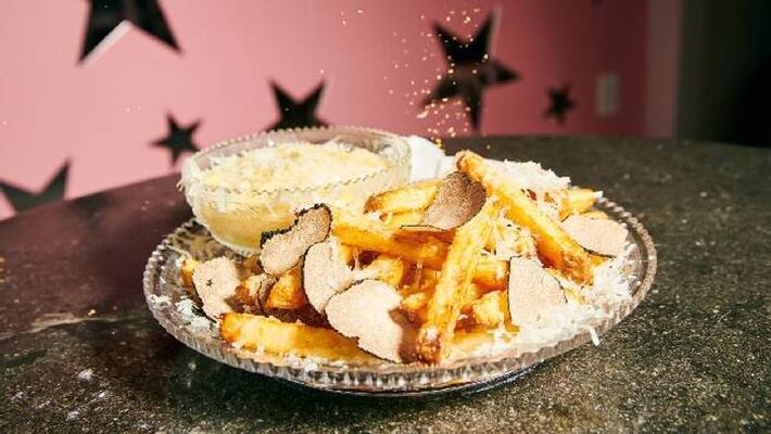 worlds most expensive French fries dish garnished with gold dust worlds most expensive French fries dish garnished with gold dust