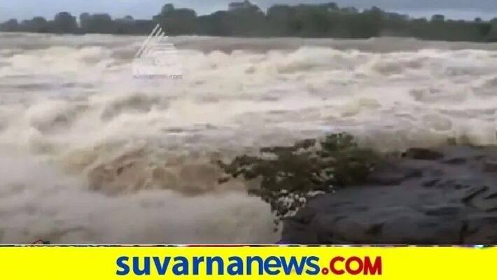 Kumaradhara River overflows due to heavy rains in Dakshina Kannada snr Kumaradhara River overflows due to heavy rains in Dakshina Kannada snr