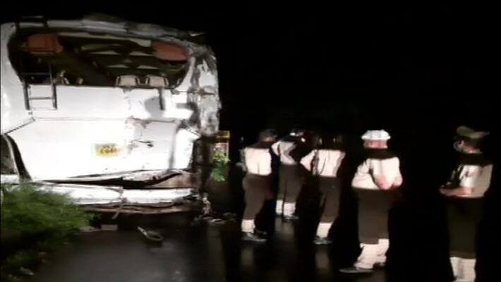 Shocking road accident in Uttar Pradesh Sambhal, 7 killed kpa Shocking road accident in Uttar Pradesh Sambhal, 7 killed kpa
