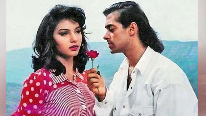 उन्होंने सलमान की गर्लफ्रेंड्स को लेकर खुलासा करते हुए कहा- मुझे नहीं पता कि 1999 में मेरे जाने के बाद से उनकी कितनी गर्लफ्रेंड रहीं होगी लेकिन फिर भी मैं उन्हें शुभकामनाएं देती हूं।
